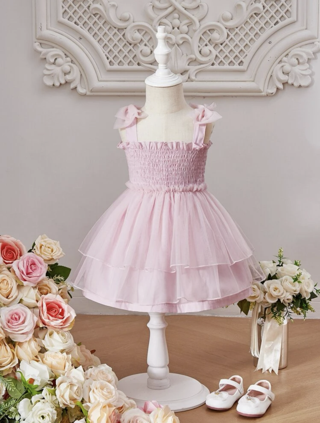 Vestido de tirantes con lazo y tul rosa