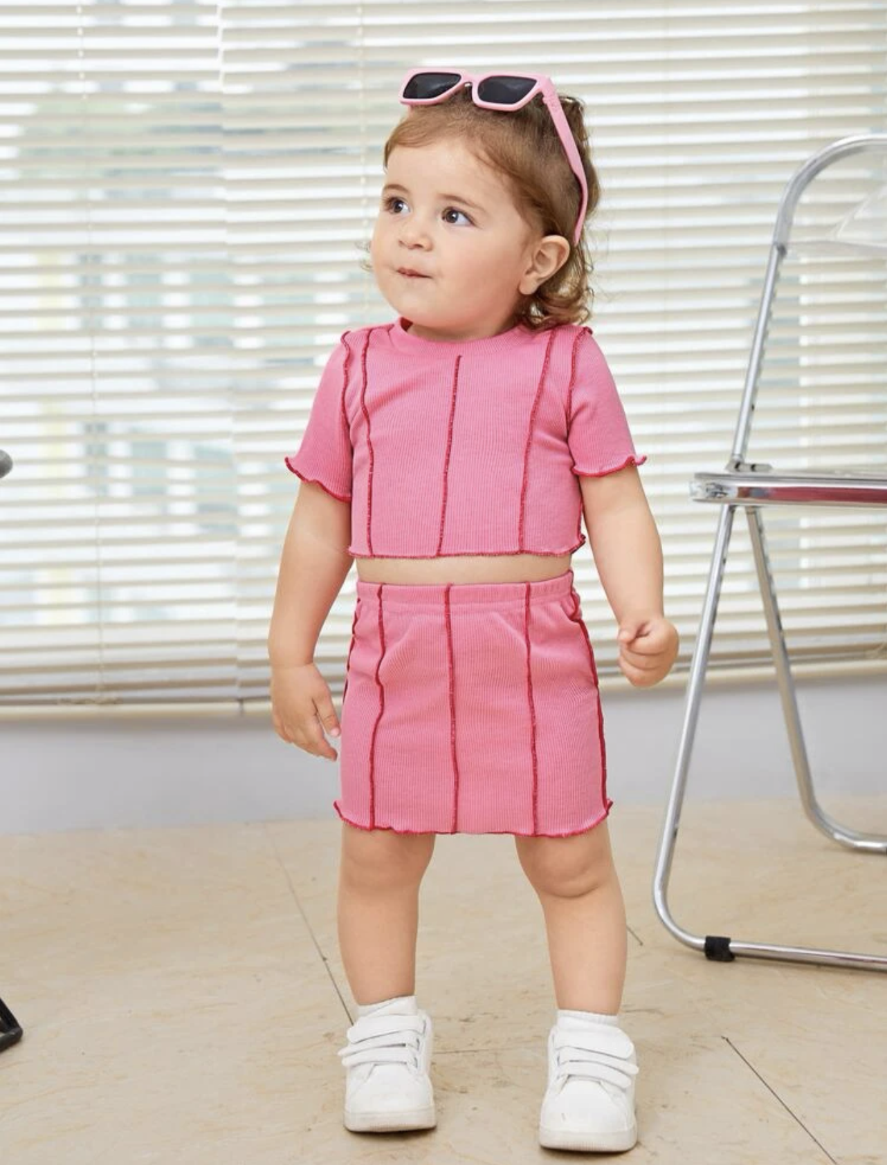 Conjunto deportivo de blusa y falda rosa