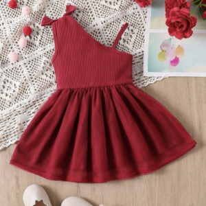 Vestido de cuello asimétrico de hombros con lazo de canalé y tul