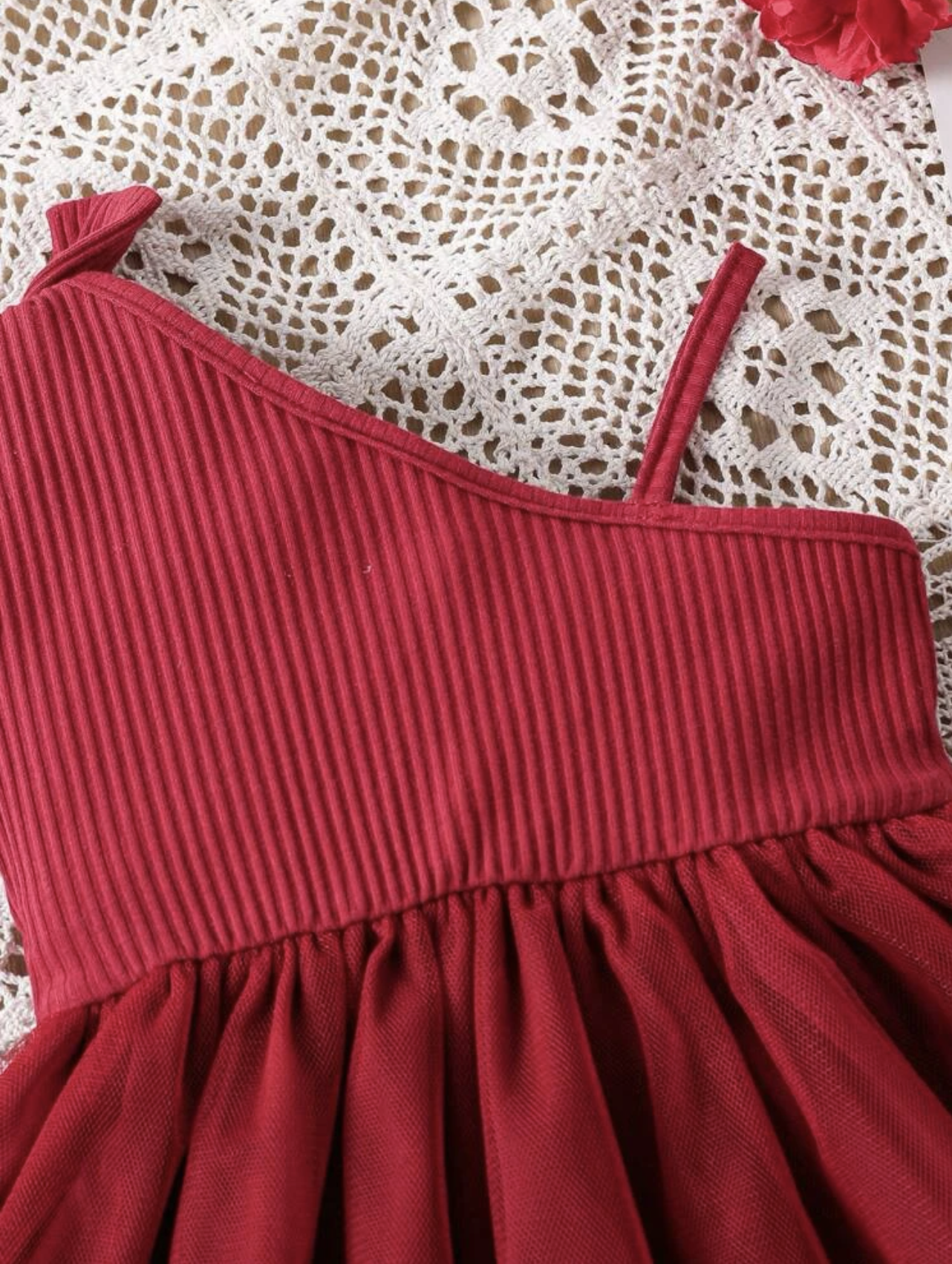 Vestido de cuello asimétrico de hombros con lazo de canalé y tul - Imagen 3