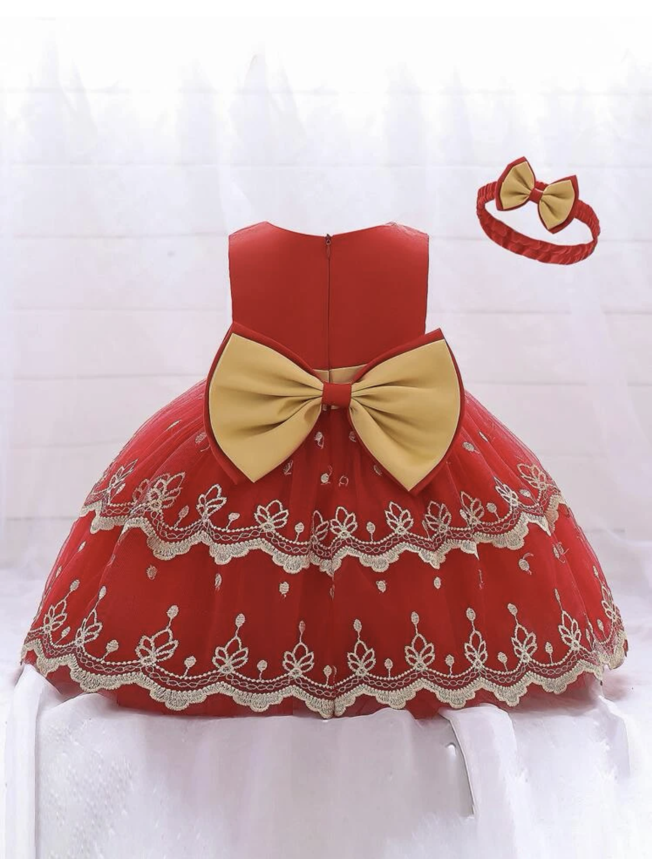Vestido de fiesta apliques y cintillo