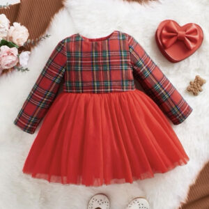 Vestido con estampado tartán y tul rojo