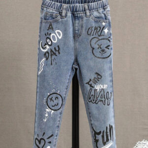 Jean con estampado de dibujos animados y letras