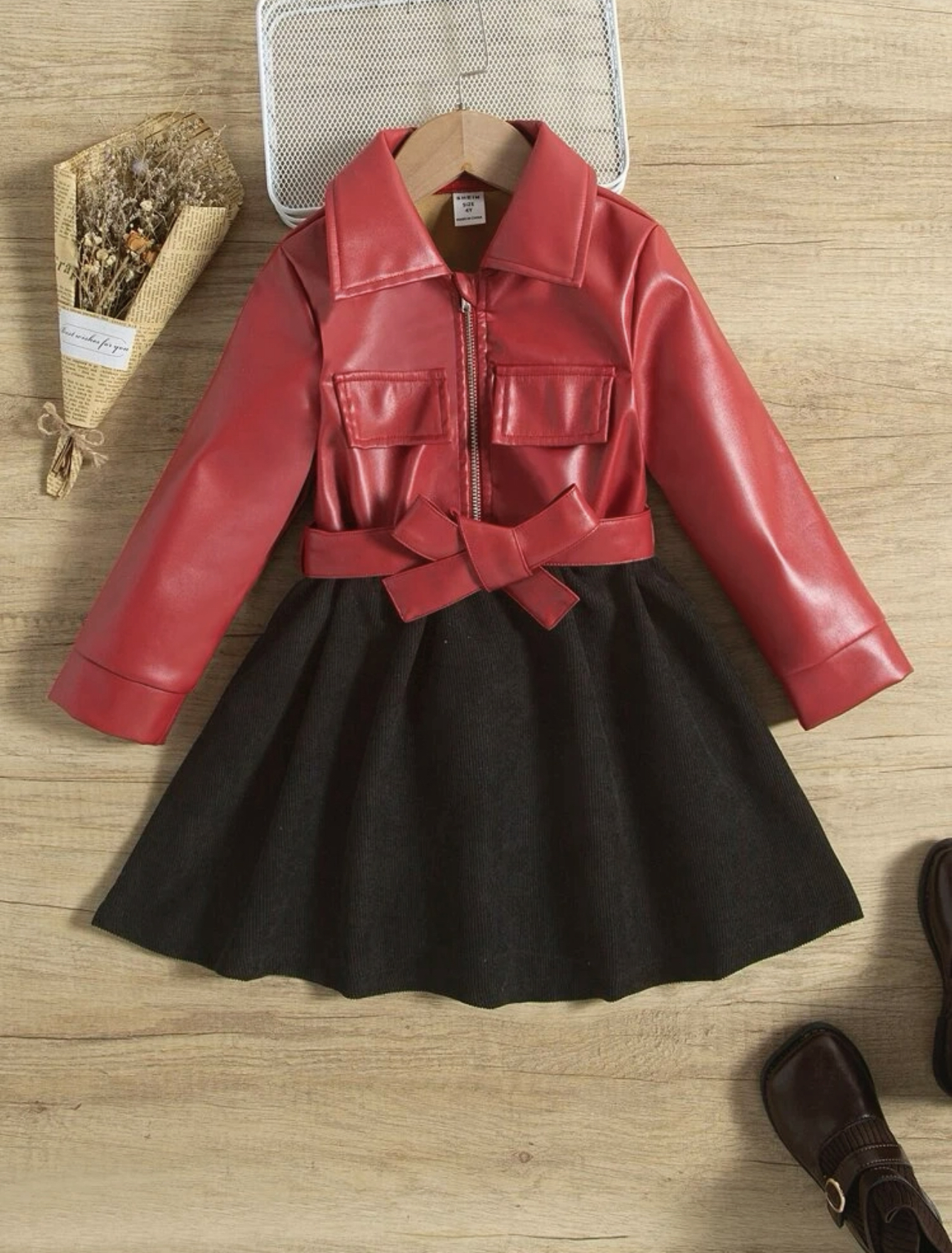 Vestido con cinturón combinado rojo y negro