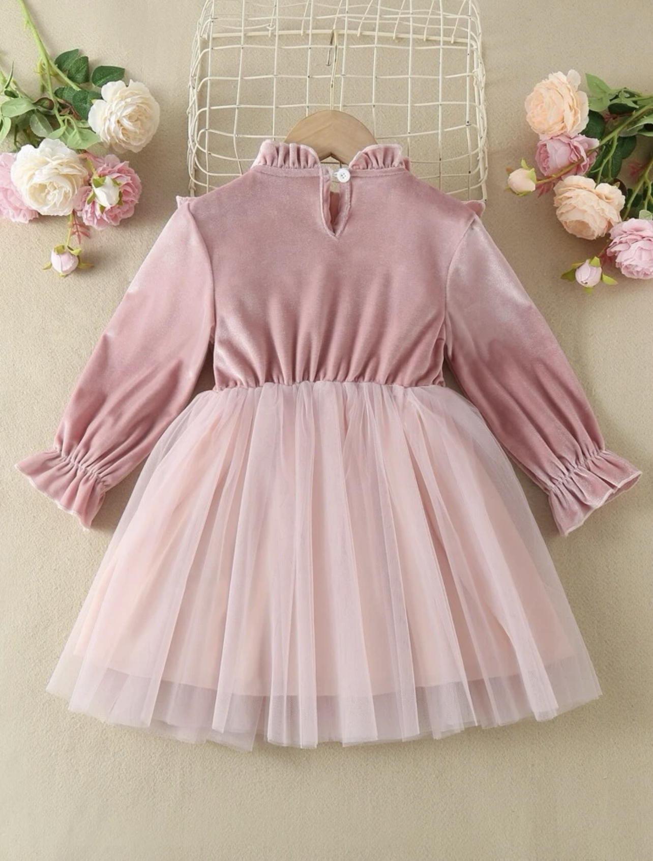 Vestido de malla con bordado floral ribete con fruncido - Imagen 3