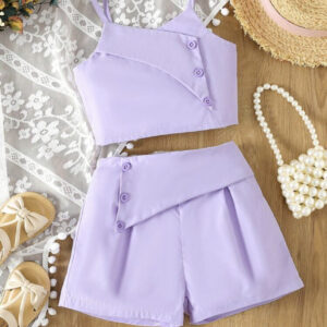 Shorts con top de tirantes con diseño de botón