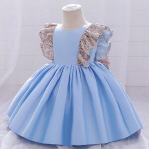 Vestido de fiesta celeste con vuelos en lentejuelas