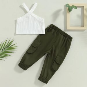 Tops acanalada y pantalón cargo informal elástico