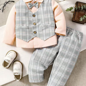 Conjunto camisa de mangas largas con tipo chaleco corbata y pantalón