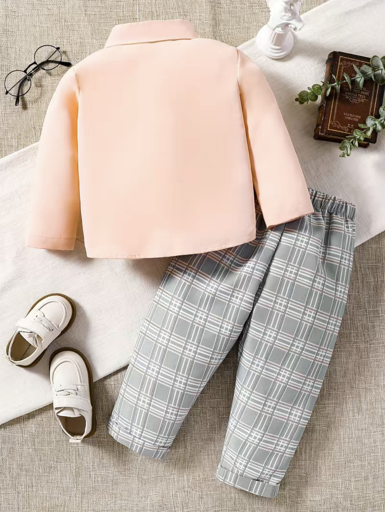 Conjunto camisa con tipo chaleco corbata y pantalón - Imagen 4