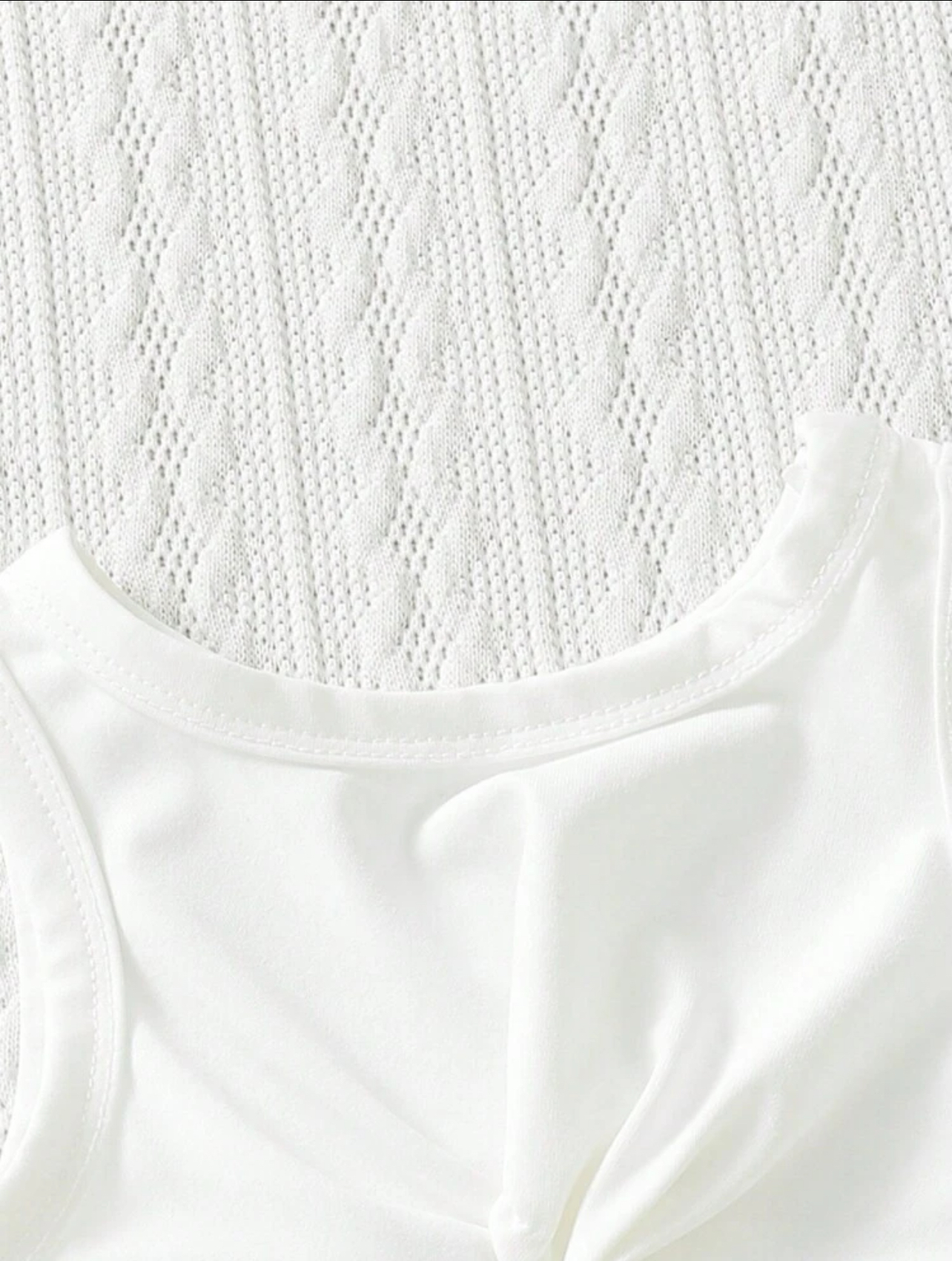 Camiseta sin mangas y pantalones vaqueros con detalle de nudo - Imagen 2