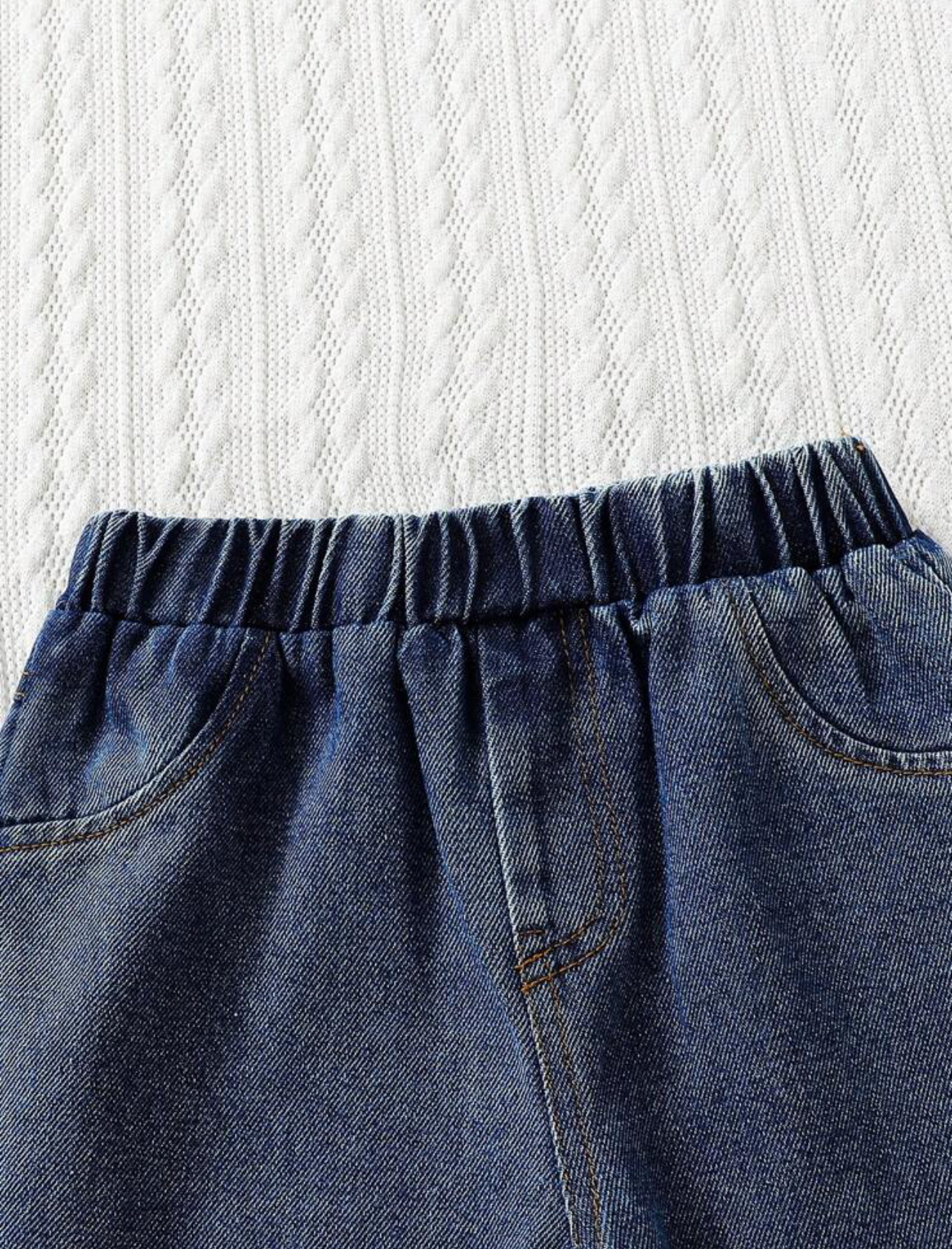 Camiseta sin mangas y pantalones vaqueros con detalle de nudo - Imagen 3