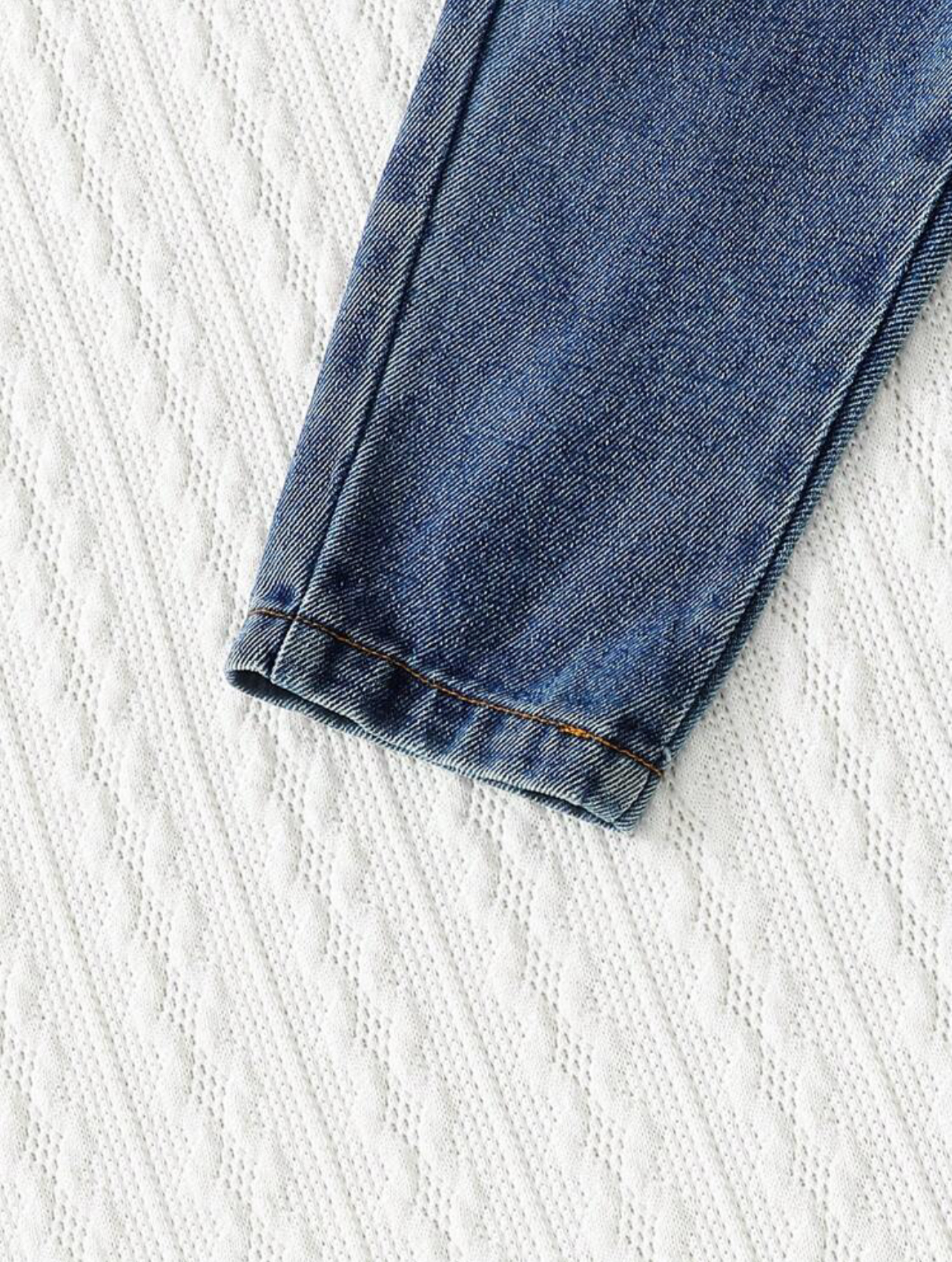 Camiseta sin mangas y pantalones vaqueros con detalle de nudo - Imagen 5