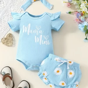 Body celeste con estampado de letras con short y cintillo