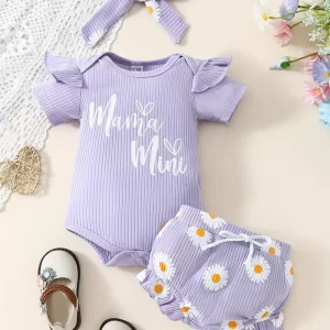 Body lila con estampado de letras con short y cintillo