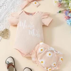 Body beige con estampado de letras con short y cintillo