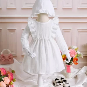 Vestido blanco con sombrero de Jacquard
