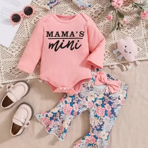 Body estampado "Mini de mamá", cintillo y pantalón acampanado