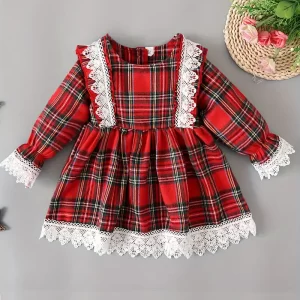 Vestido de cuadros con volantes de encaje y mangas largas