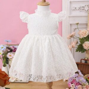 Vestido blanco de bebé de la manga del casquillo