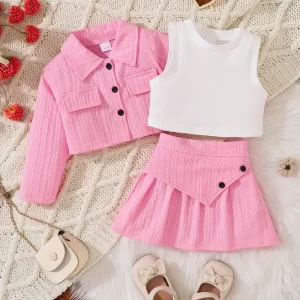 Outfit chaqueta de jacquard, blusa y falda plisada con botones