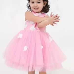 Vestido rosado de tul con apliques tipo nubes y diadema