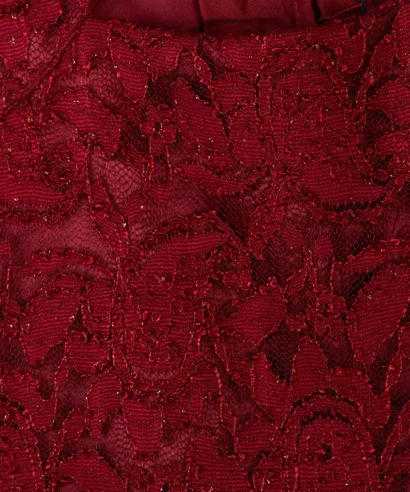 Vestido rojo vino relieve floral con capas