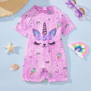 Bañador de una pieza con mangas cortas y estampado unicornio