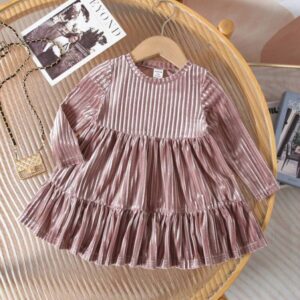 Vestido de manga larga con rayas de terciopelo rosa