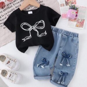 Conjunto camiseta estampado de lazo y pantalón vaquero con lazo 3D
