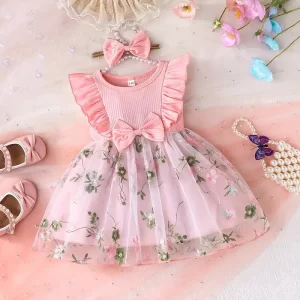 Vestido con bordado floral y detalle de volante y lazo