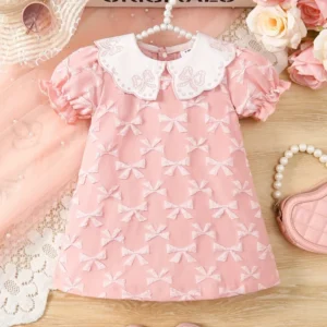 Vestido rosado en A con cuello estampado de lazos