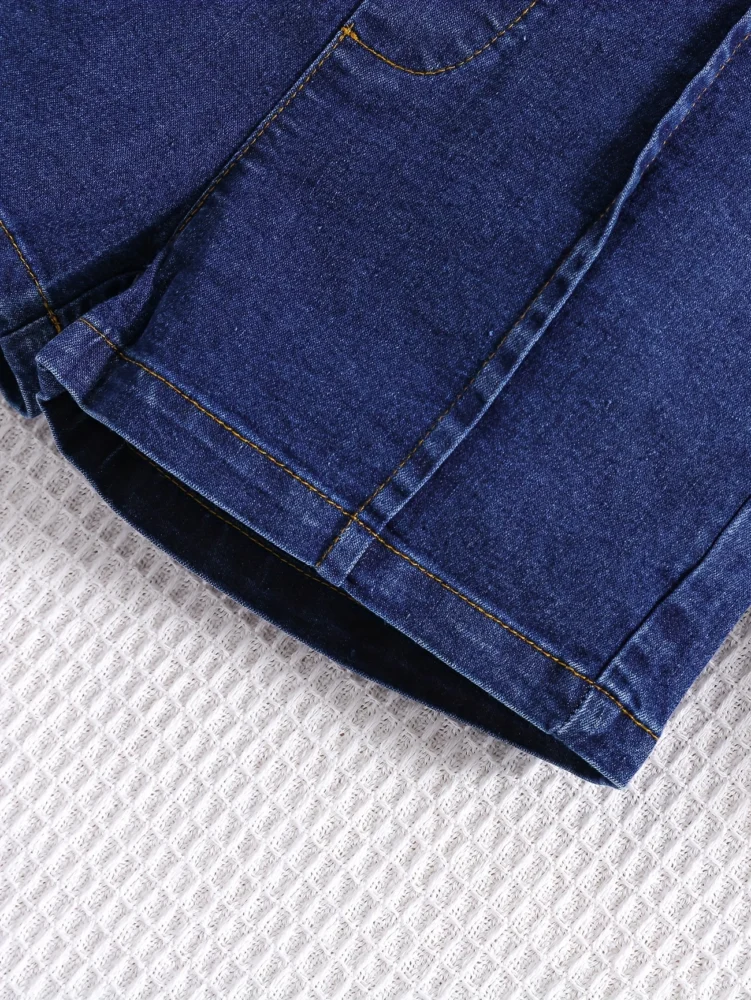 Top mangas abullonadas estilo denim y short