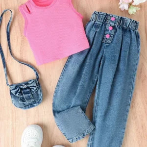 Conjunto de blusa rosada y pantalón de mezclilla con bolsito