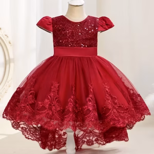 Vestido rojo vino con lentejuelas y cola de pato