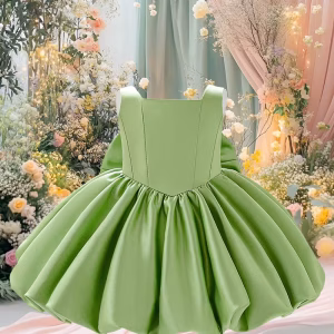 Vestido de fiesta verde claro bombacho en satin