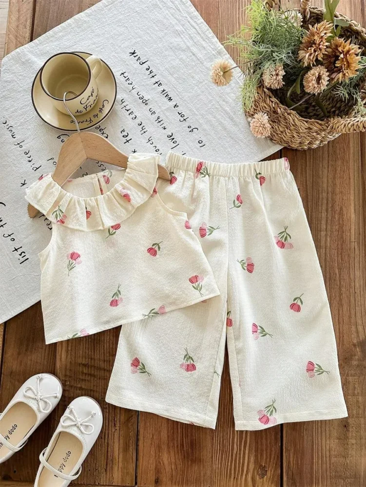 Conjunto de blusa con volantes y pantalón estampado floral