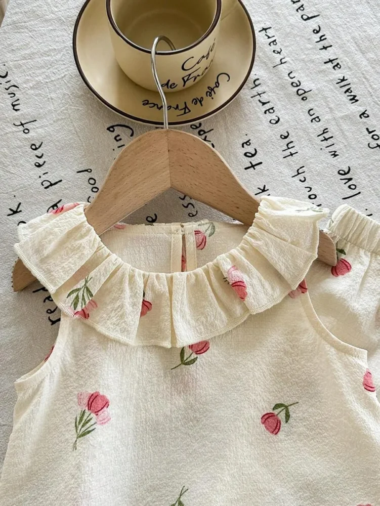 Conjunto de blusa con volantes y pantalón estampado floral
