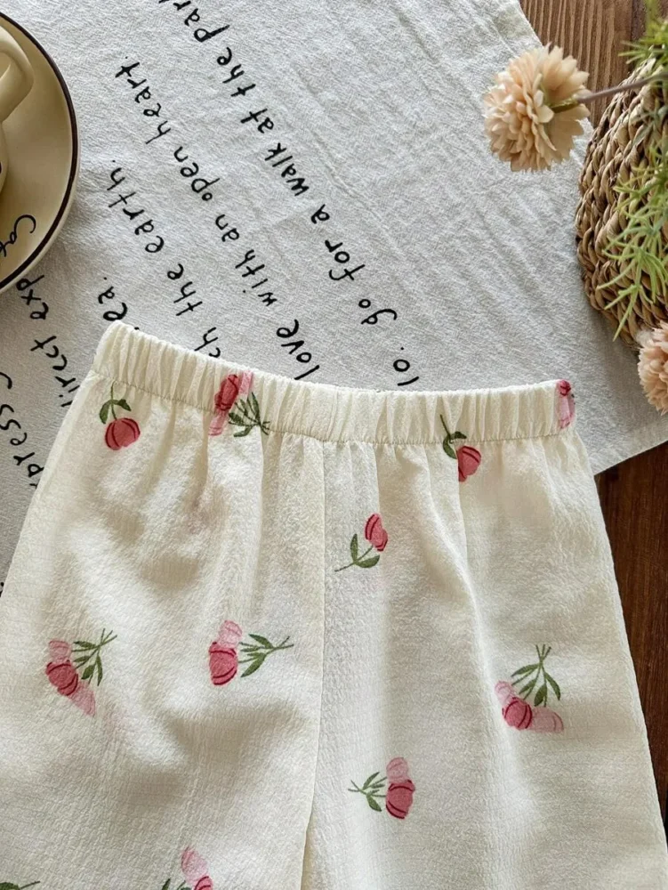 Conjunto de blusa con volantes y pantalón estampado floral