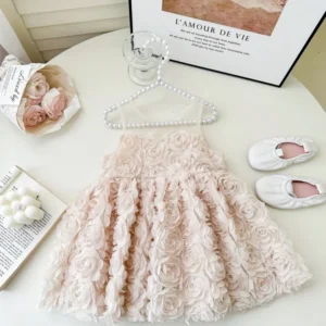 Vestido champang con rosas de tul