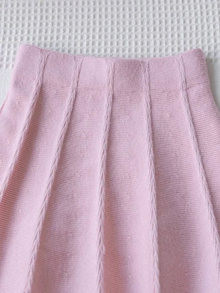 Conjunto de puntos suéter y falda plisada suave cómodo para el invierno