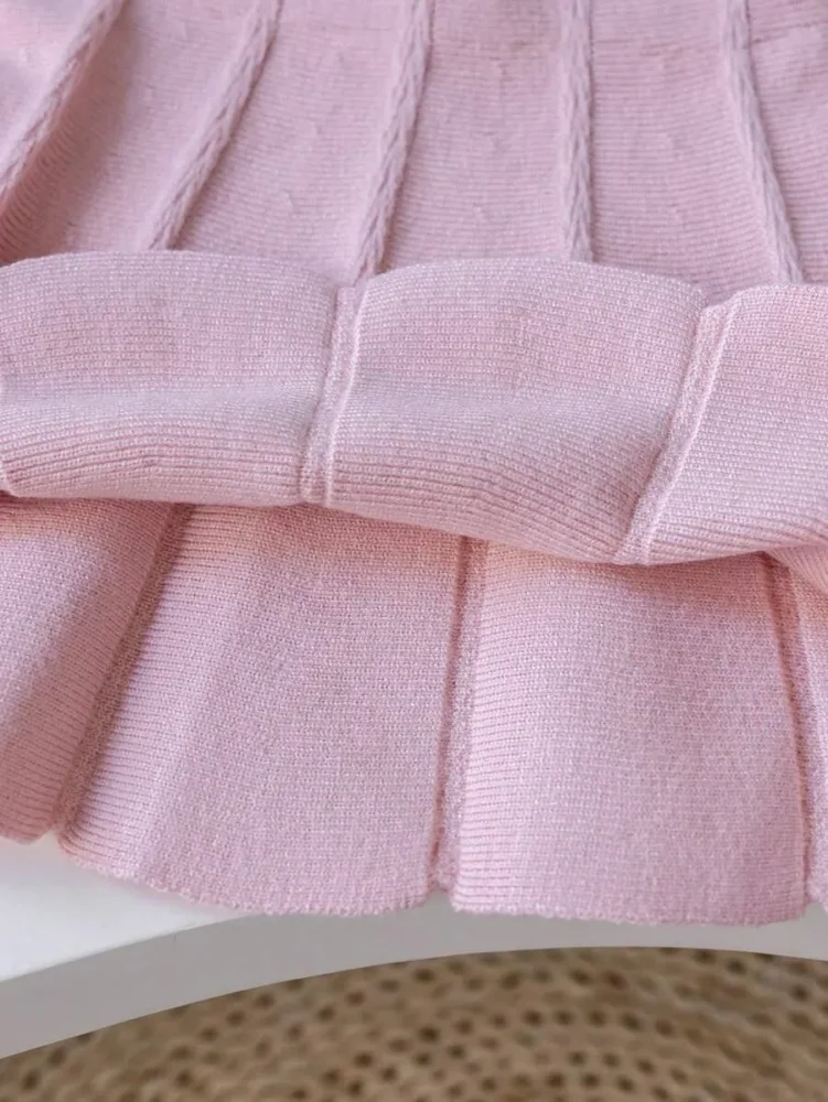 Conjunto de puntos suéter y falda plisada suave cómodo para el invierno