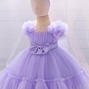 Vestido de fiesta lila de tul con volantes en capas