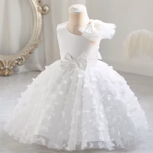 Vestido de fiesta blanco de Mariposa 3D y tul