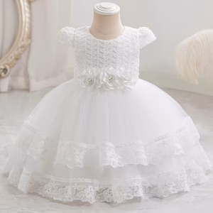 Vestido blanco de fiesta con encajes tul y flores 3D