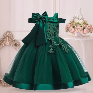 Vestido verde con lazo volantes y tul