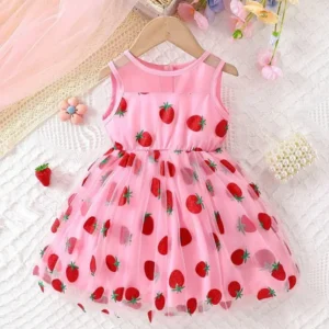 Vestido rosado con tul de fresas en brillos