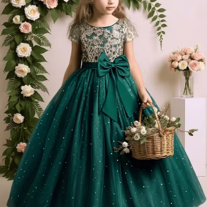 Vestido verde con tul y bordado floral dorado parte superior