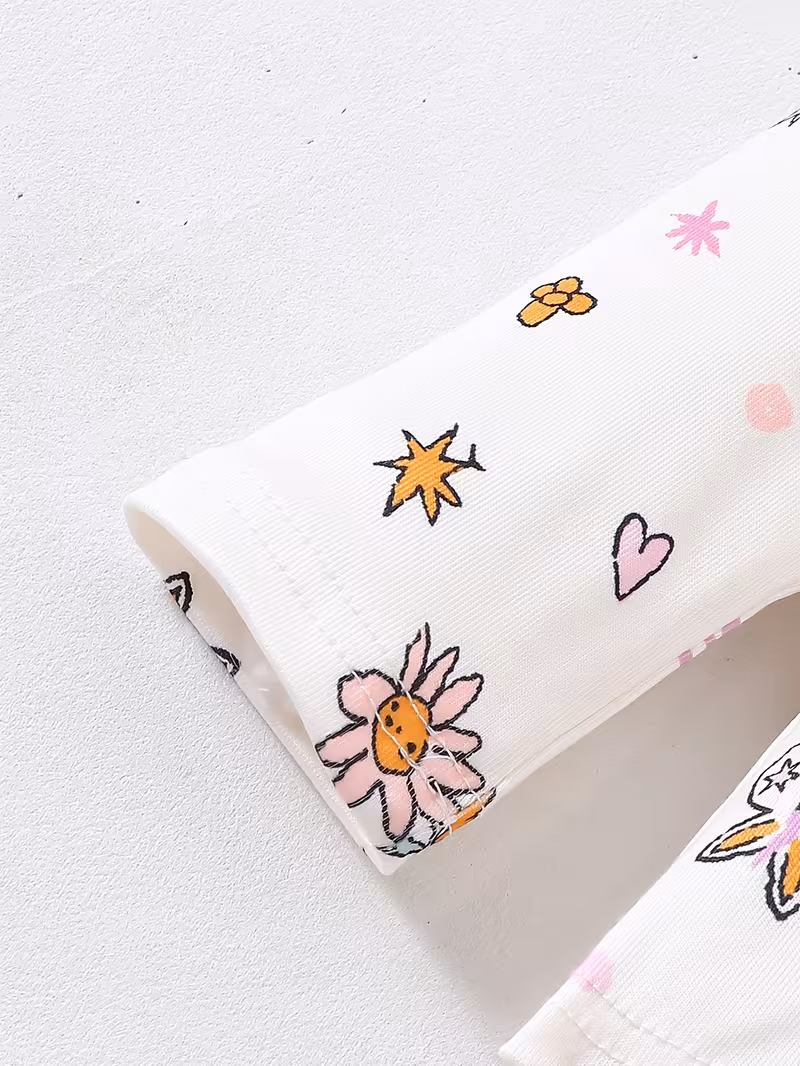 Overol jean con estampado y blusa estampada