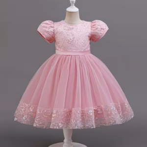 Vestido rosado con bordado lentejuelas y tul